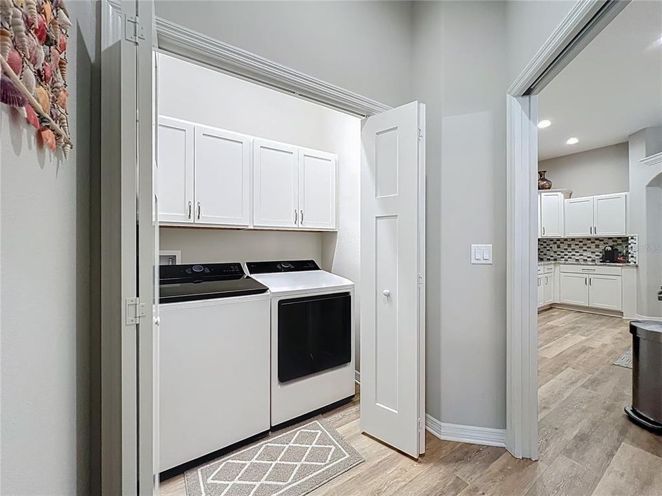 En Venta: $325,000 (3 camas, 2 baños, 1833 Pies cuadrados)