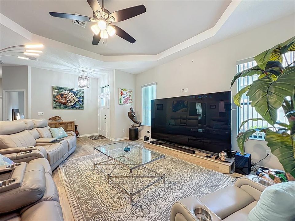 En Venta: $325,000 (3 camas, 2 baños, 1833 Pies cuadrados)