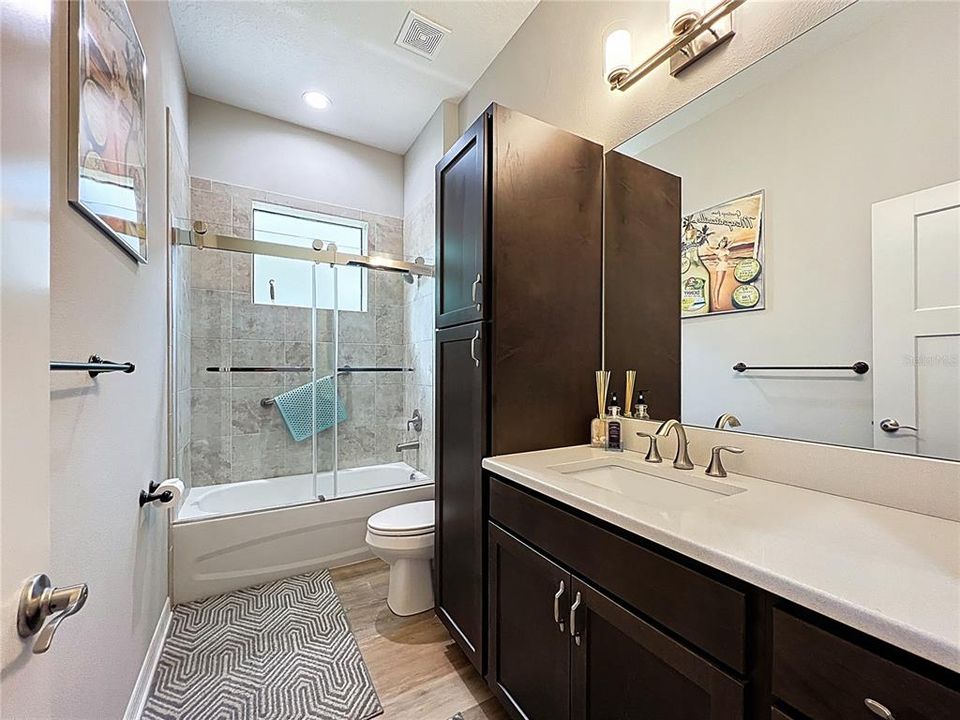 En Venta: $325,000 (3 camas, 2 baños, 1833 Pies cuadrados)