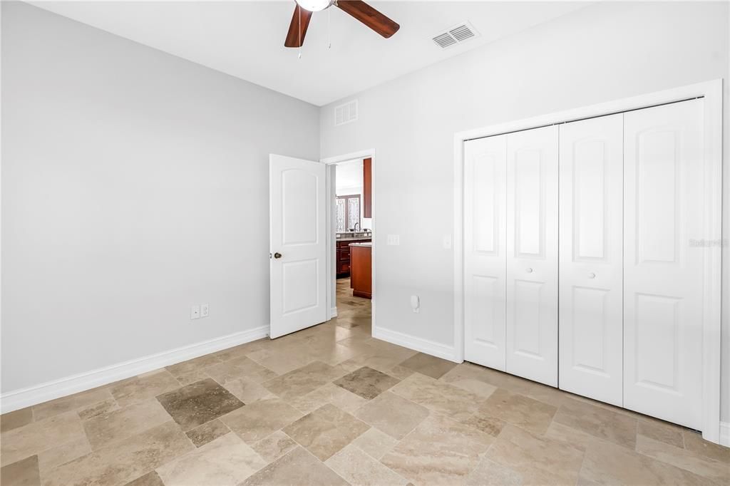 合同活跃: $835,000 (3 贝兹, 2 浴室, 1838 平方英尺)