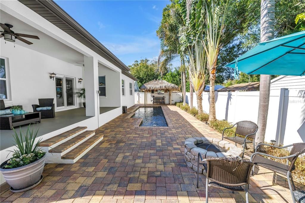 合同活跃: $835,000 (3 贝兹, 2 浴室, 1838 平方英尺)