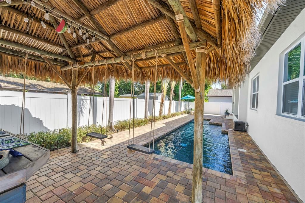 合同活跃: $835,000 (3 贝兹, 2 浴室, 1838 平方英尺)