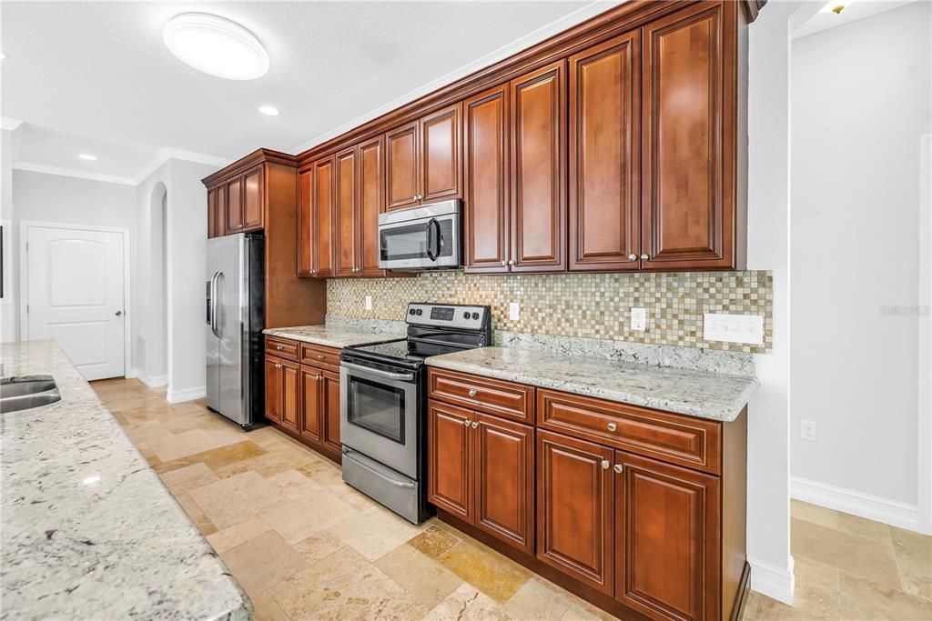 合同活跃: $835,000 (3 贝兹, 2 浴室, 1838 平方英尺)