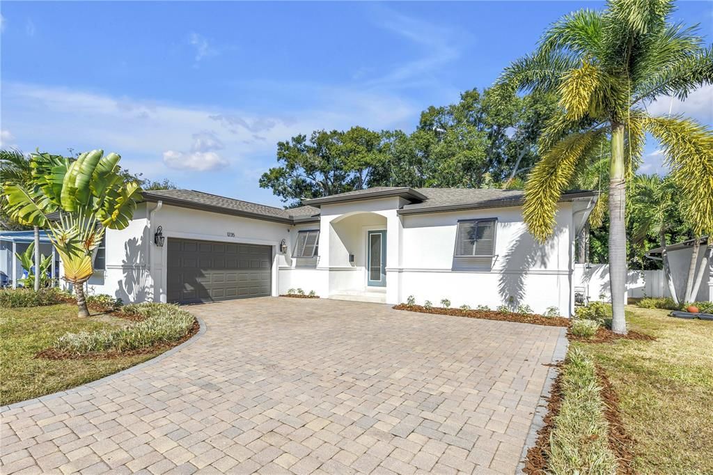 合同活跃: $835,000 (3 贝兹, 2 浴室, 1838 平方英尺)