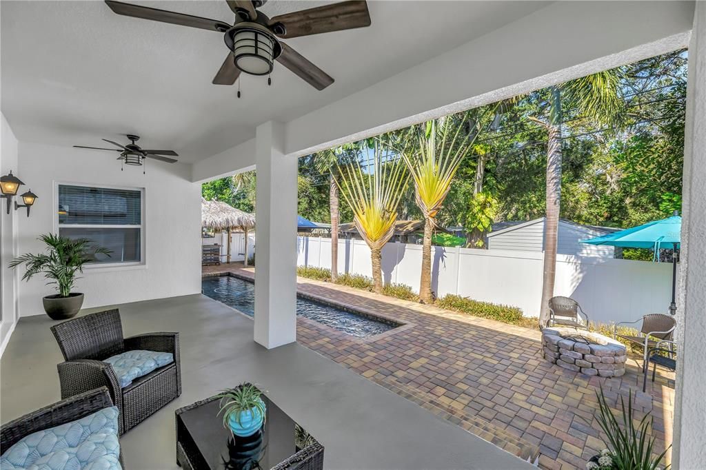 合同活跃: $835,000 (3 贝兹, 2 浴室, 1838 平方英尺)