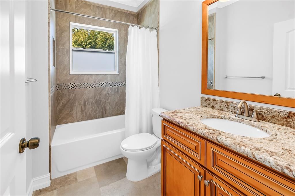 合同活跃: $835,000 (3 贝兹, 2 浴室, 1838 平方英尺)