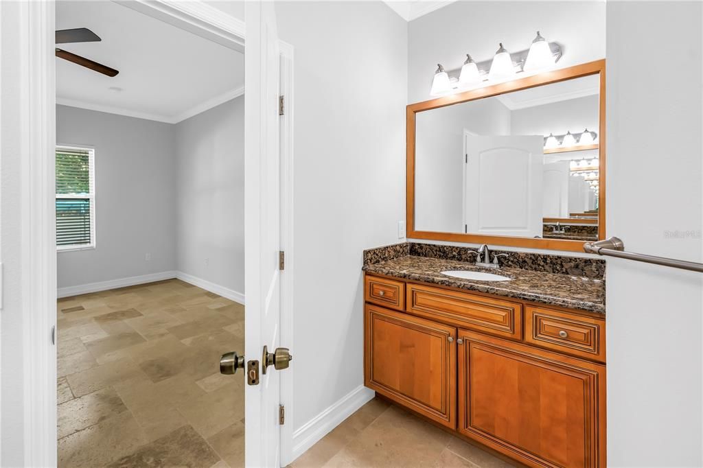 合同活跃: $835,000 (3 贝兹, 2 浴室, 1838 平方英尺)