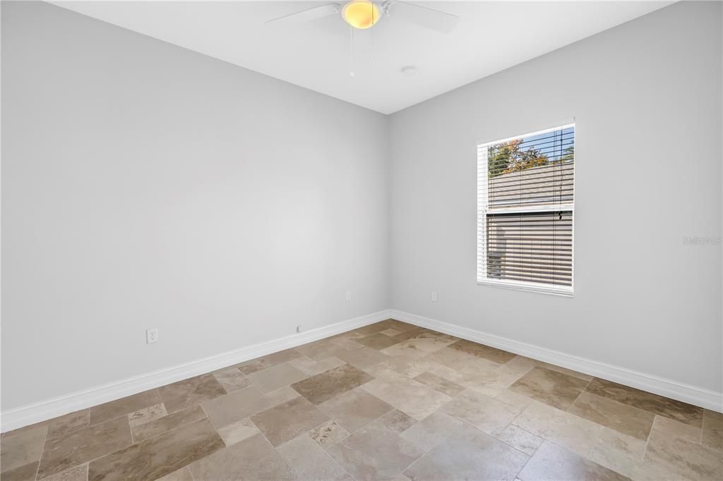 合同活跃: $835,000 (3 贝兹, 2 浴室, 1838 平方英尺)