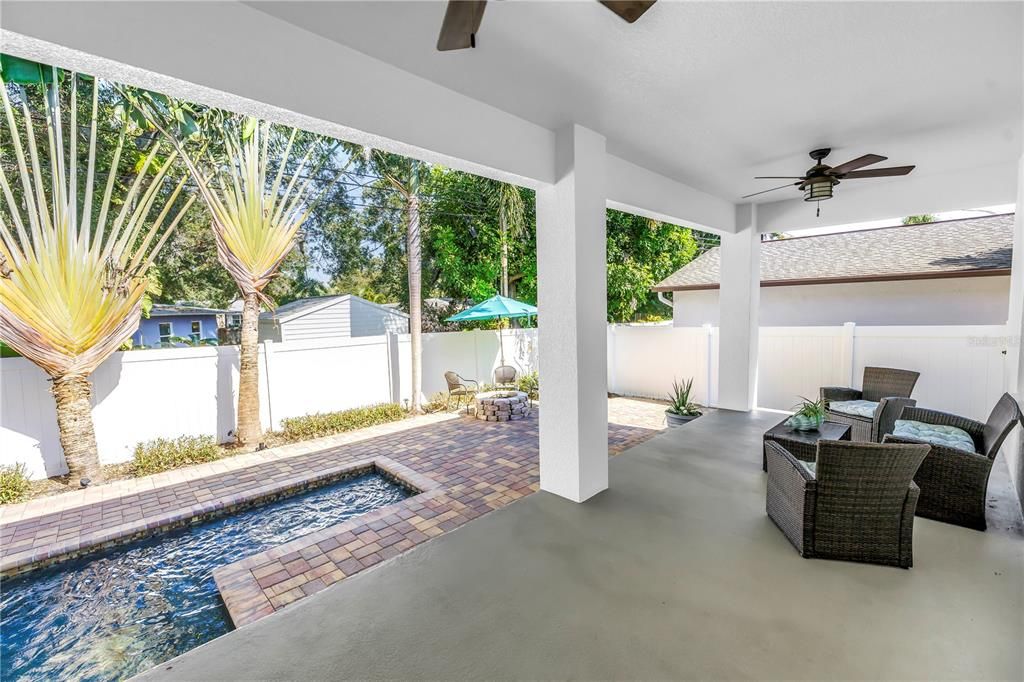 合同活跃: $835,000 (3 贝兹, 2 浴室, 1838 平方英尺)