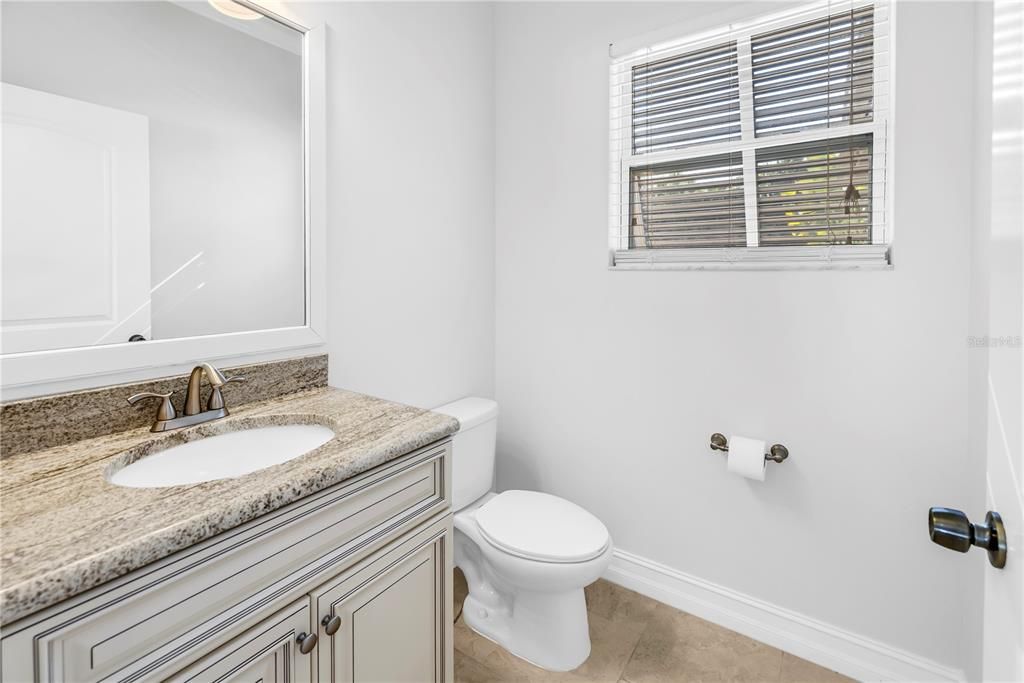 合同活跃: $835,000 (3 贝兹, 2 浴室, 1838 平方英尺)