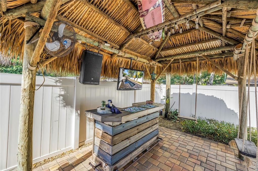 合同活跃: $835,000 (3 贝兹, 2 浴室, 1838 平方英尺)