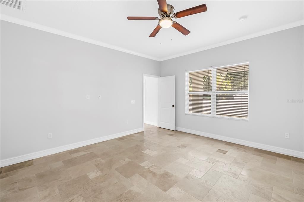 合同活跃: $835,000 (3 贝兹, 2 浴室, 1838 平方英尺)