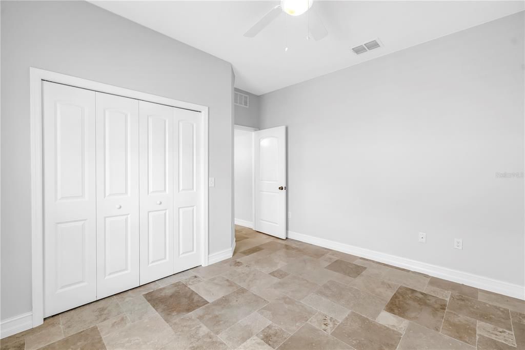 合同活跃: $835,000 (3 贝兹, 2 浴室, 1838 平方英尺)