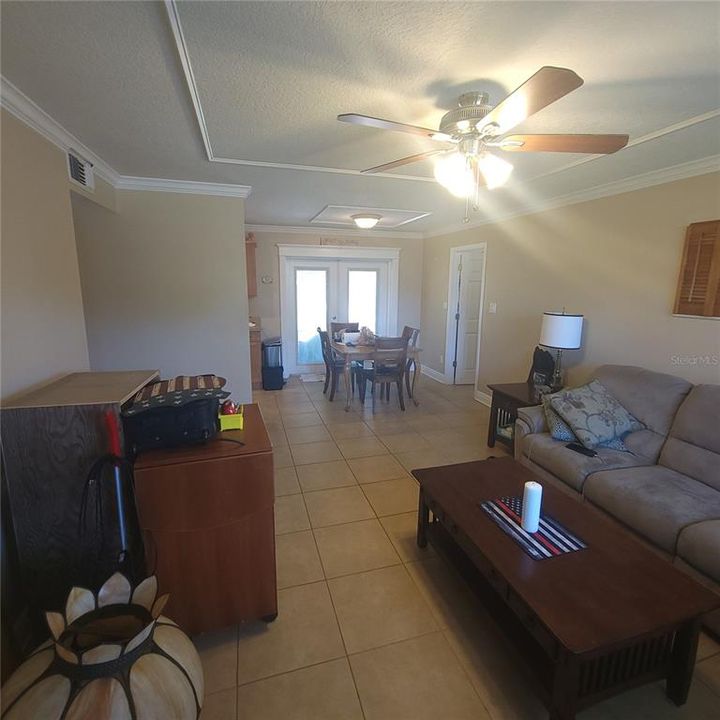 На продажу: $280,000 (3 спален, 1 ванн, 936 Квадратных фут)