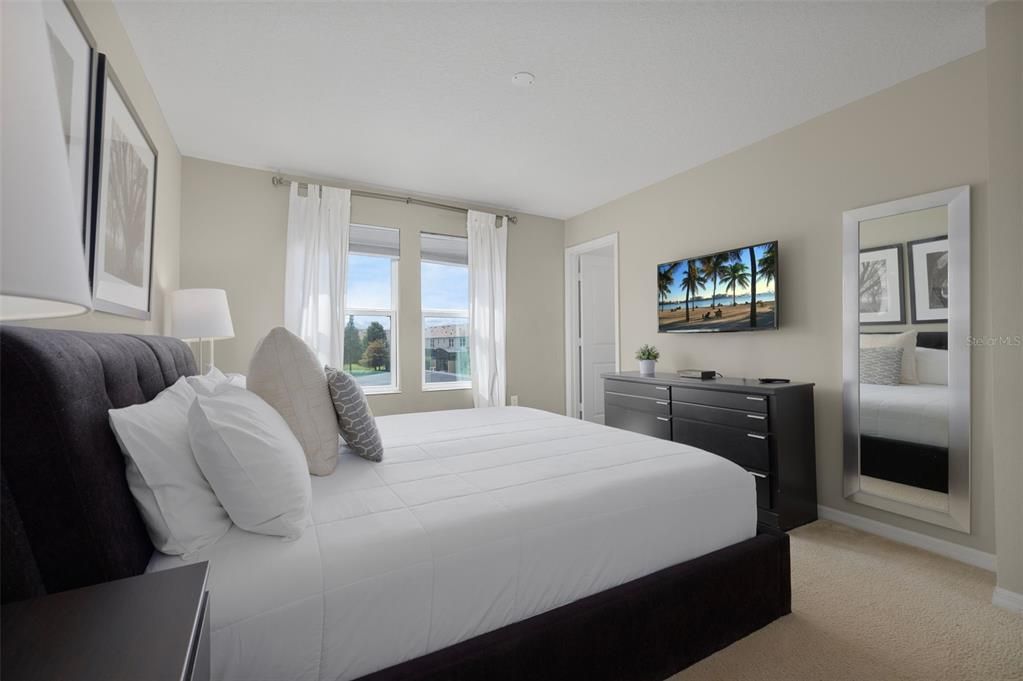 合同活跃: $340,000 (4 贝兹, 3 浴室, 1782 平方英尺)