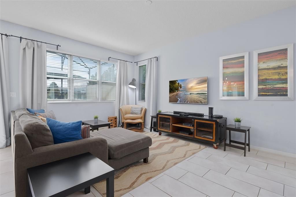 合同活跃: $340,000 (4 贝兹, 3 浴室, 1782 平方英尺)