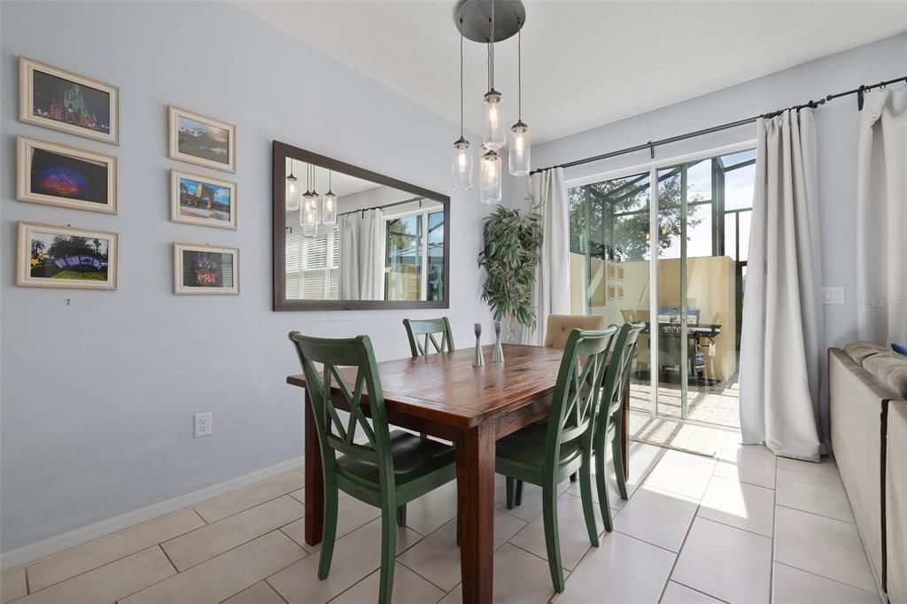 合同活跃: $340,000 (4 贝兹, 3 浴室, 1782 平方英尺)