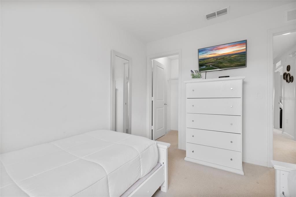 合同活跃: $340,000 (4 贝兹, 3 浴室, 1782 平方英尺)