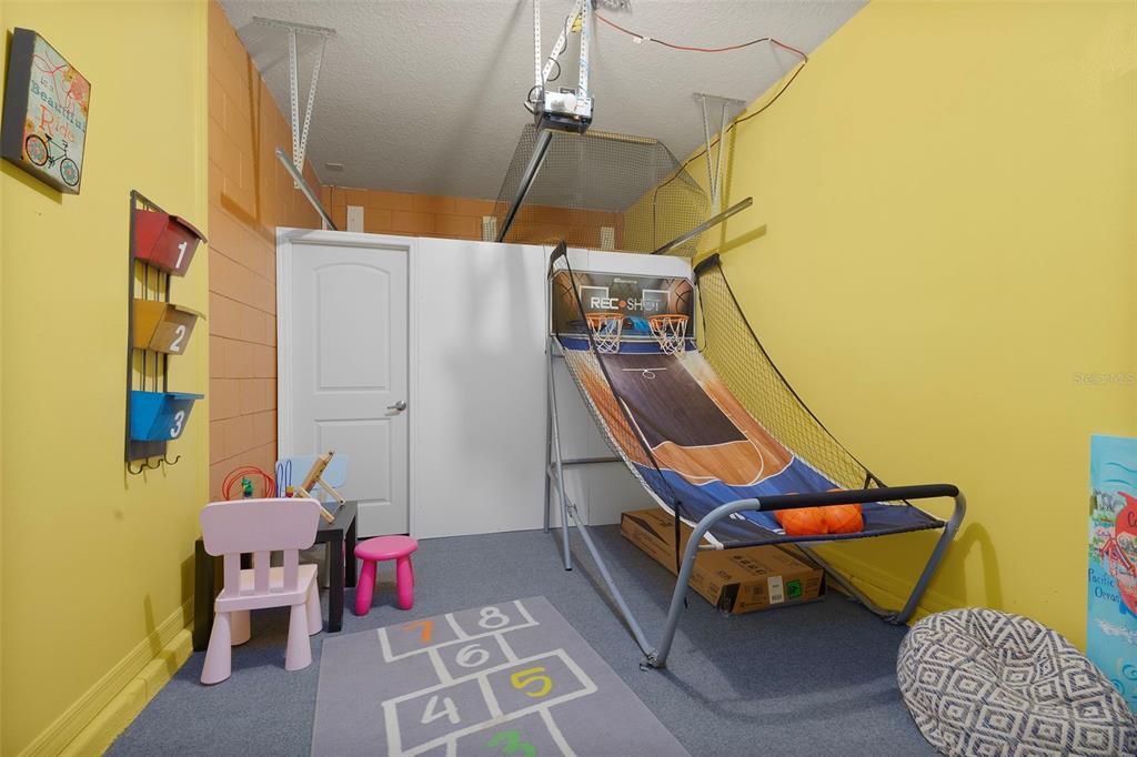 合同活跃: $340,000 (4 贝兹, 3 浴室, 1782 平方英尺)