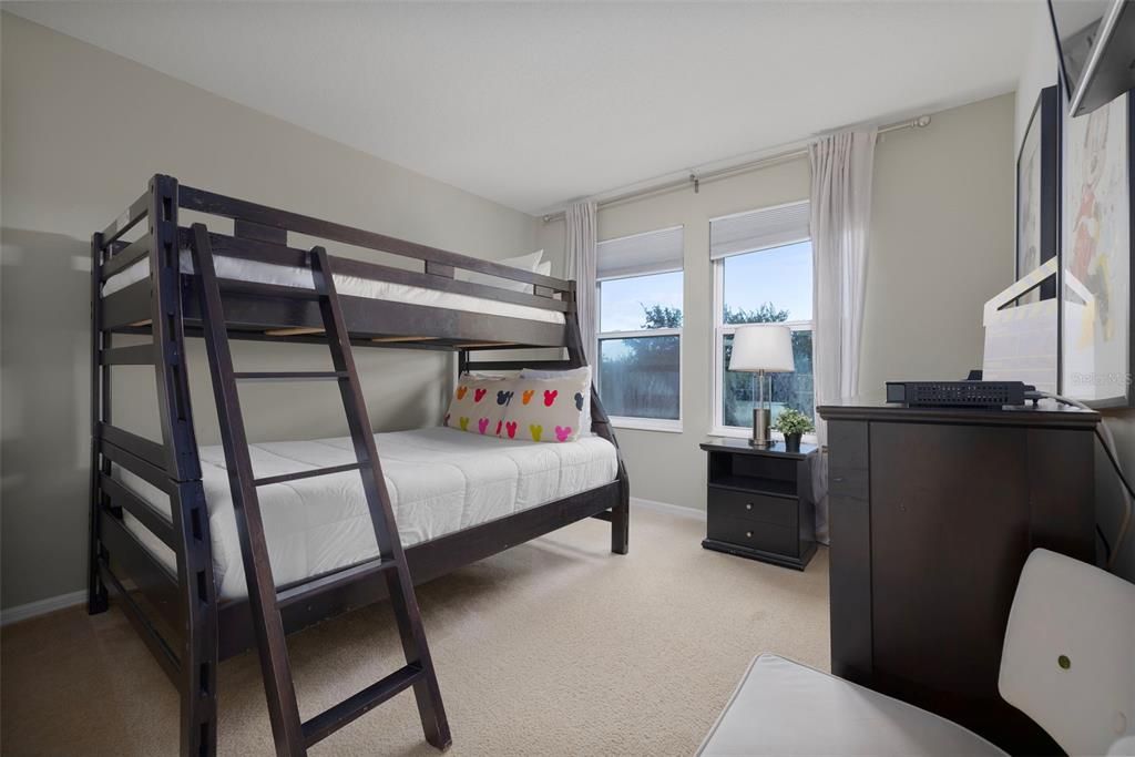 合同活跃: $340,000 (4 贝兹, 3 浴室, 1782 平方英尺)