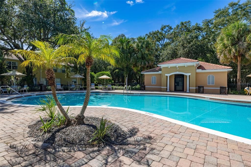 合同活跃: $340,000 (4 贝兹, 3 浴室, 1782 平方英尺)