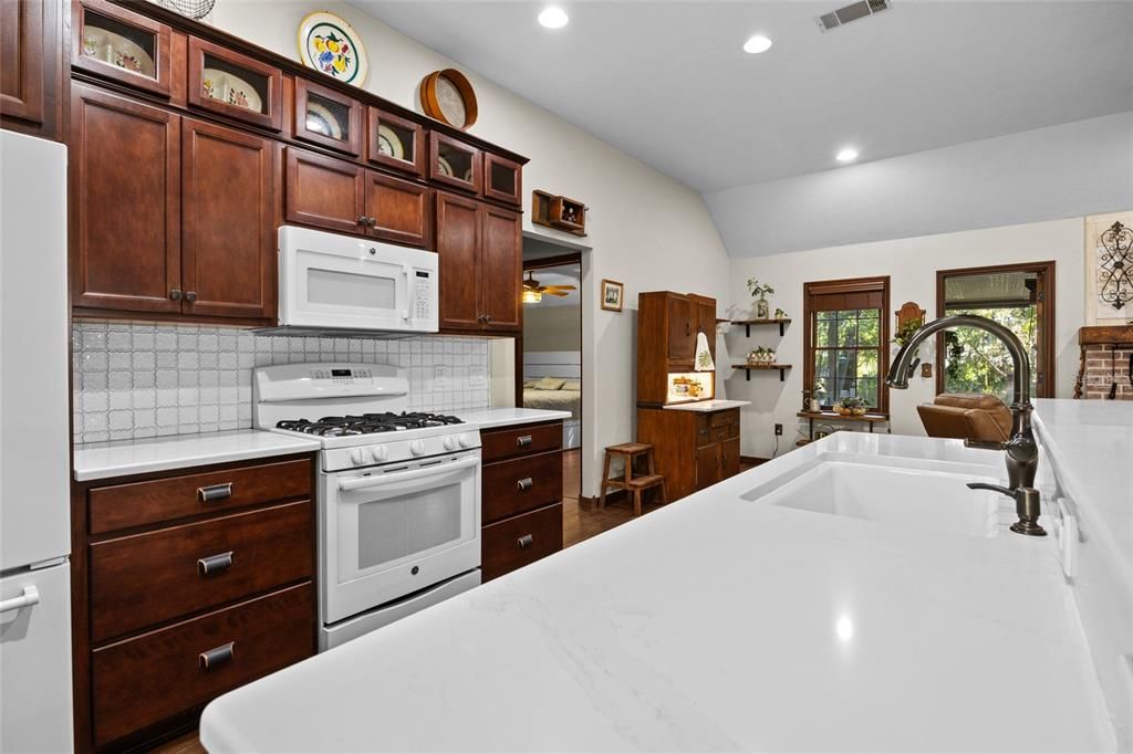 Active With Contract: $345,000 (3 beds, 2 baths, 1450 Square Feet)