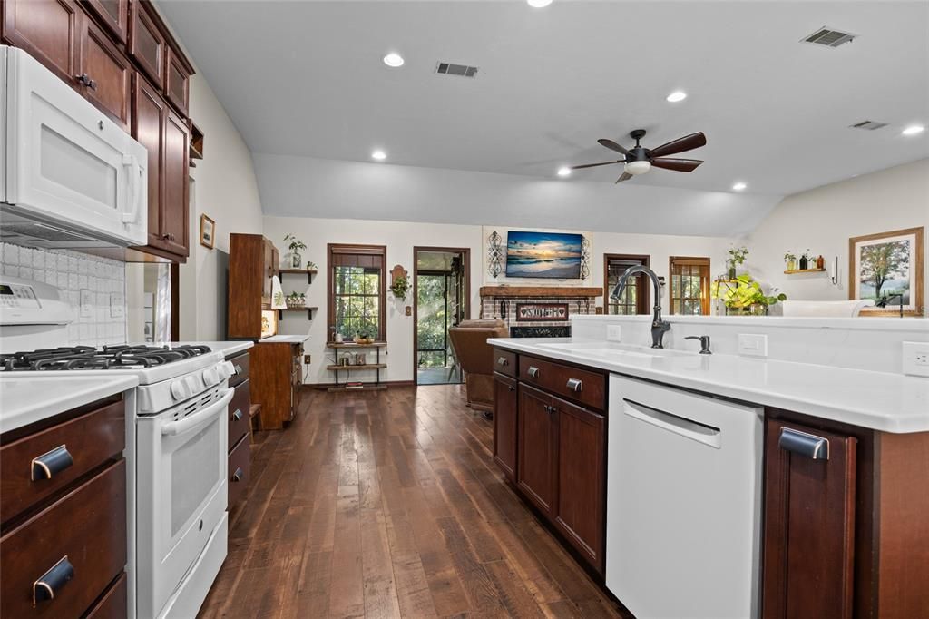 Active With Contract: $345,000 (3 beds, 2 baths, 1450 Square Feet)