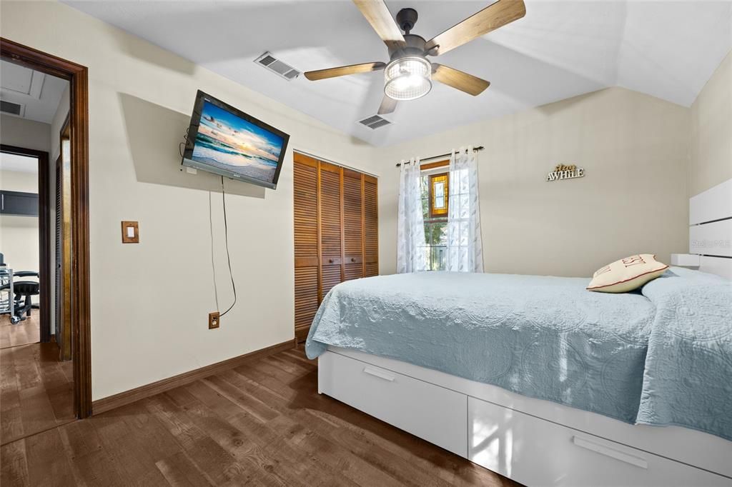 Active With Contract: $345,000 (3 beds, 2 baths, 1450 Square Feet)