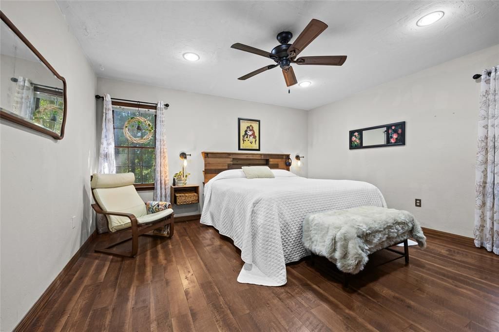 Active With Contract: $345,000 (3 beds, 2 baths, 1450 Square Feet)