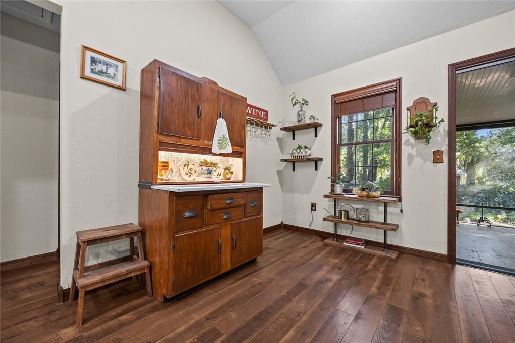 Active With Contract: $345,000 (3 beds, 2 baths, 1450 Square Feet)