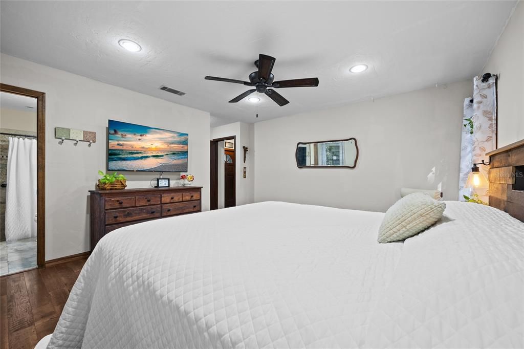 Active With Contract: $345,000 (3 beds, 2 baths, 1450 Square Feet)