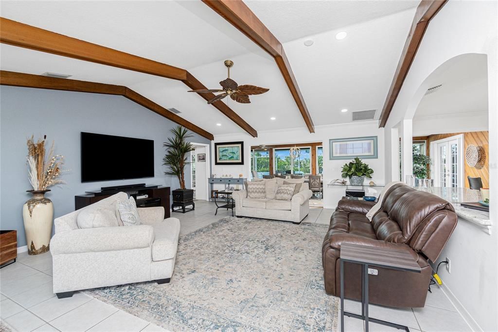 待售: $2,250,000 (3 贝兹, 2 浴室, 2232 平方英尺)