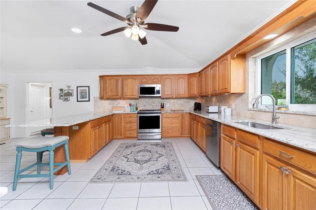 待售: $2,250,000 (3 贝兹, 2 浴室, 2232 平方英尺)