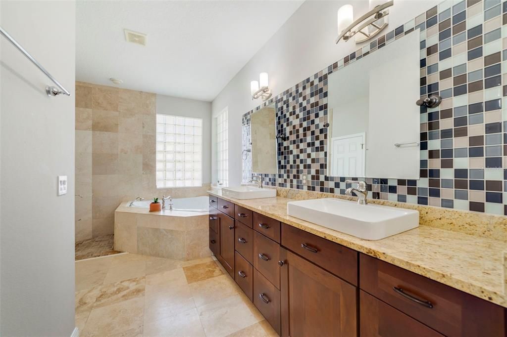 На продажу: $734,000 (5 спален, 3 ванн, 2916 Квадратных фут)