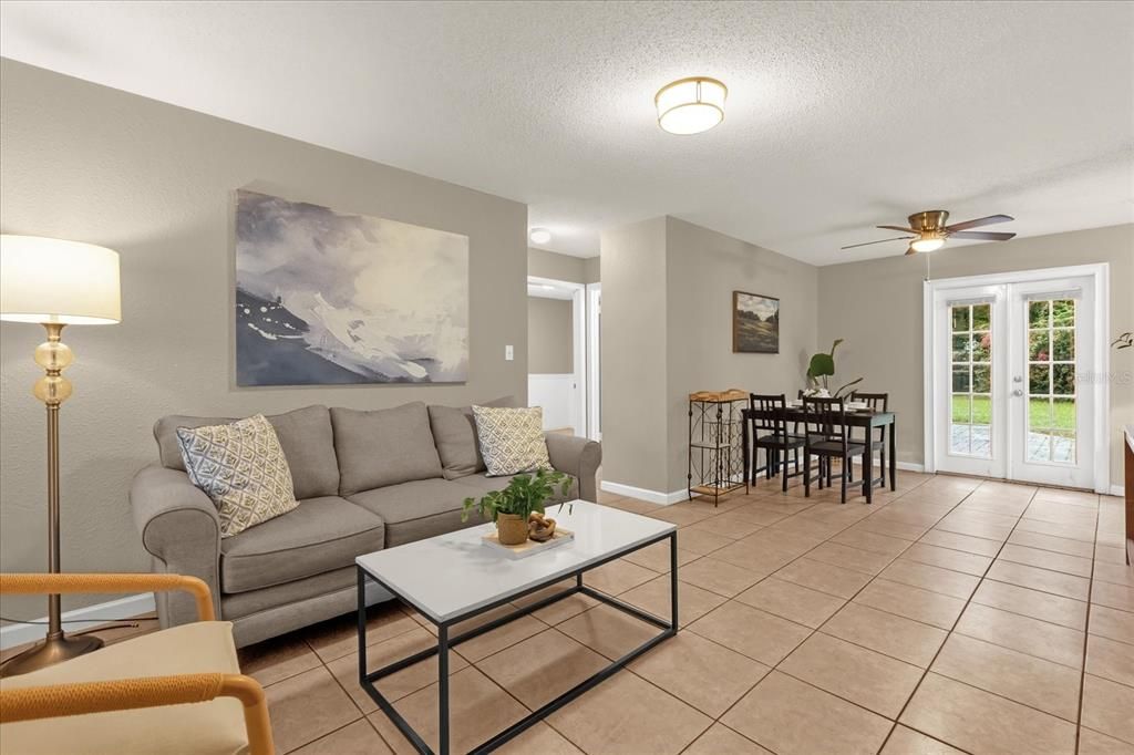 На продажу: $319,900 (3 спален, 2 ванн, 975 Квадратных фут)