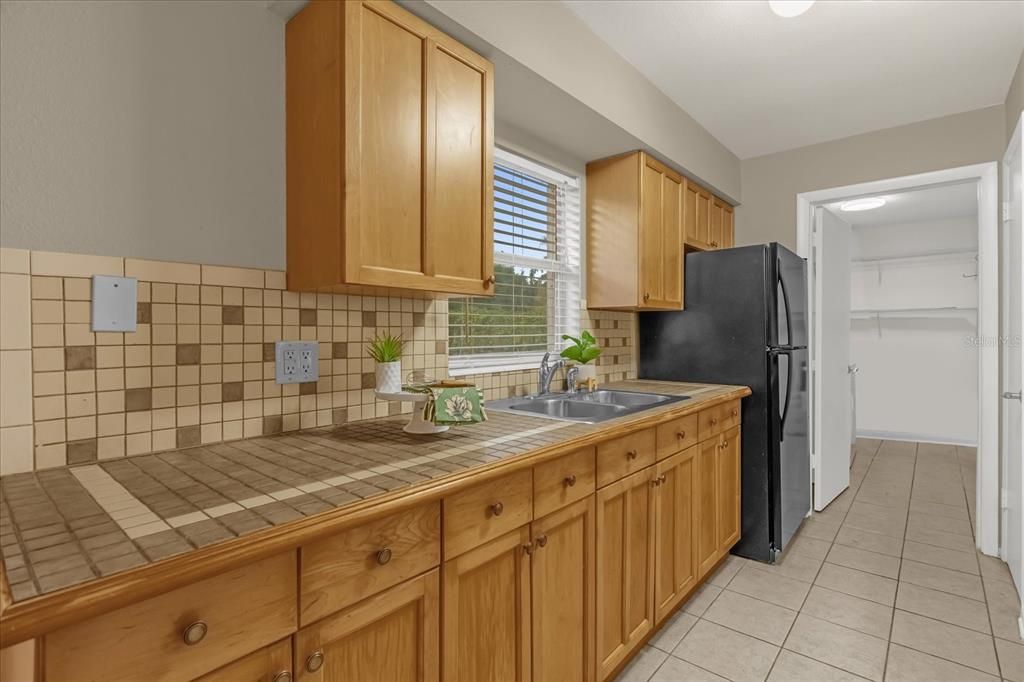 На продажу: $319,900 (3 спален, 2 ванн, 975 Квадратных фут)