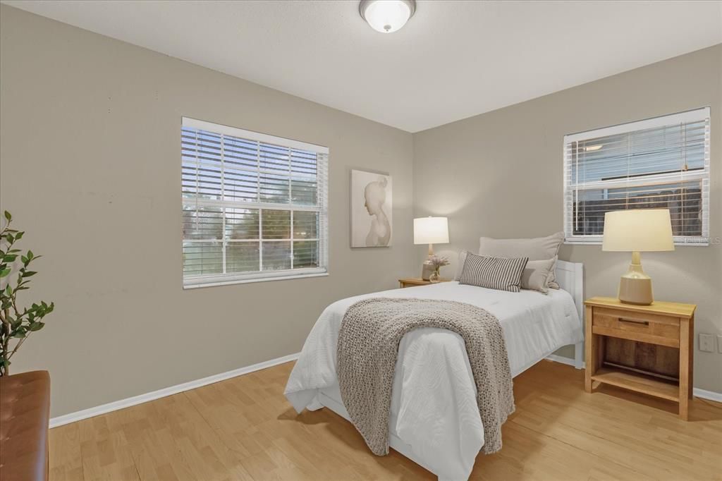 На продажу: $319,900 (3 спален, 2 ванн, 975 Квадратных фут)