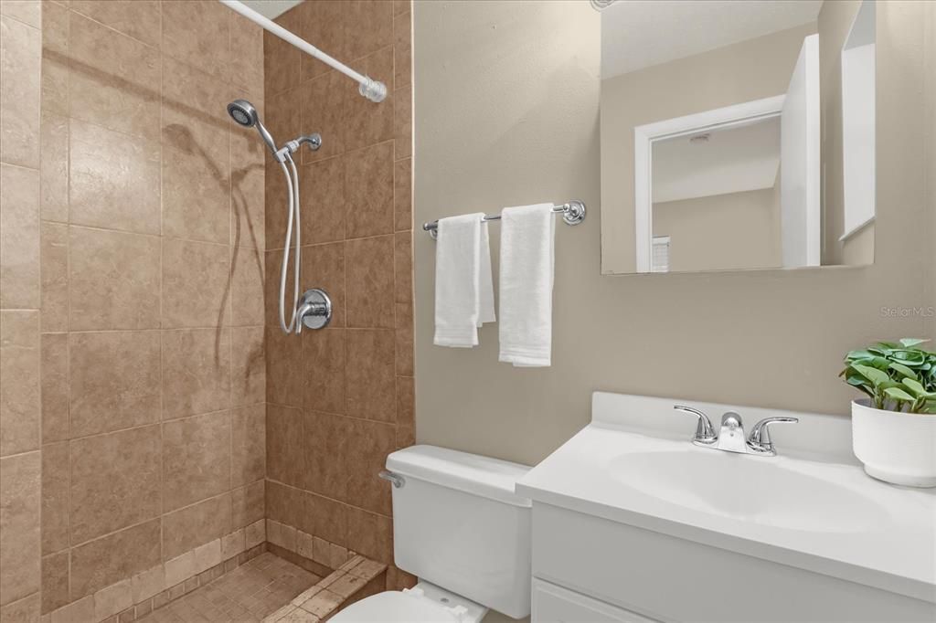 На продажу: $319,900 (3 спален, 2 ванн, 975 Квадратных фут)