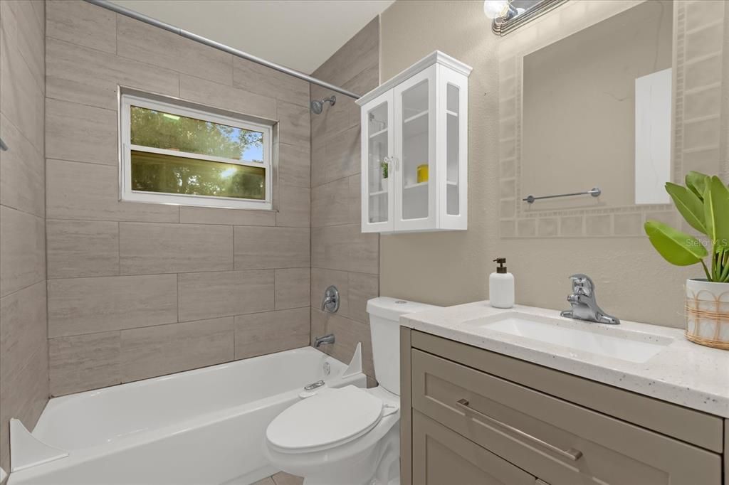 На продажу: $319,900 (3 спален, 2 ванн, 975 Квадратных фут)