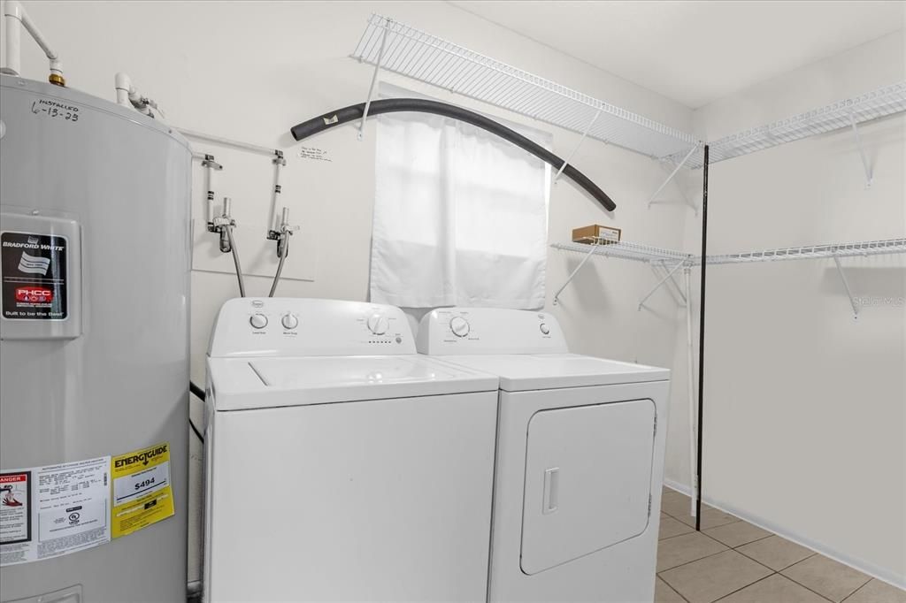 На продажу: $319,900 (3 спален, 2 ванн, 975 Квадратных фут)