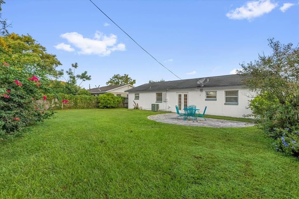 На продажу: $319,900 (3 спален, 2 ванн, 975 Квадратных фут)