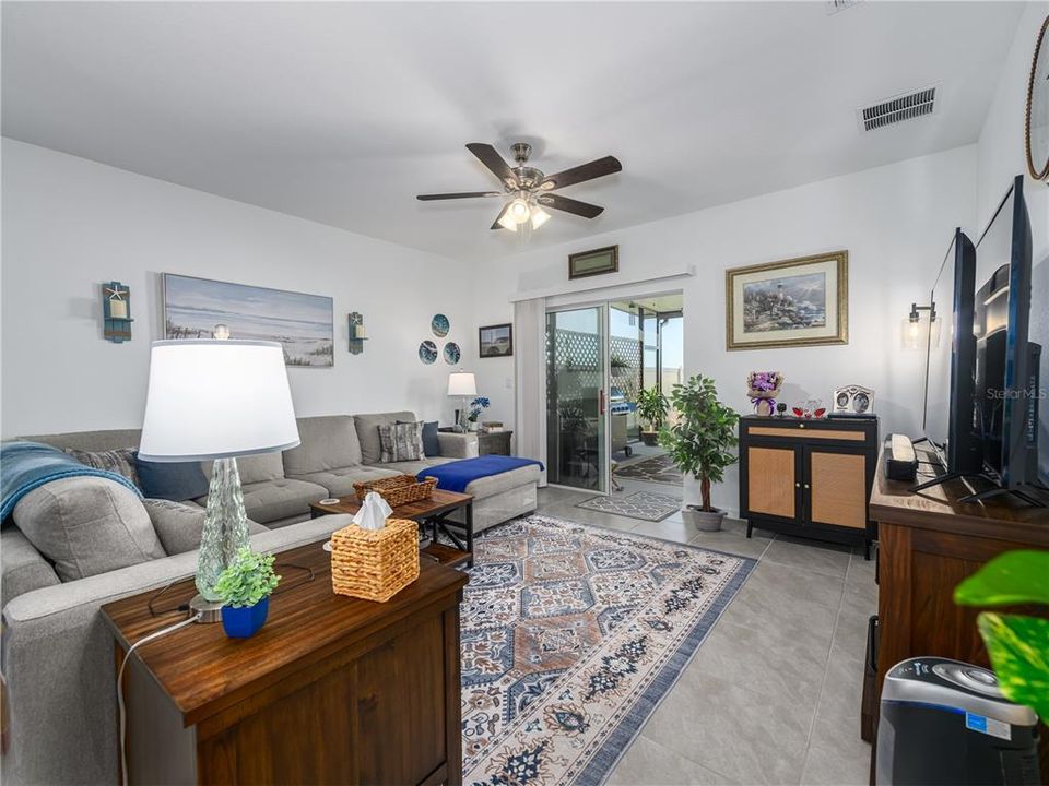 На продажу: $418,900 (5 спален, 3 ванн, 2447 Квадратных фут)