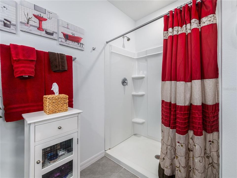 На продажу: $418,900 (5 спален, 3 ванн, 2447 Квадратных фут)