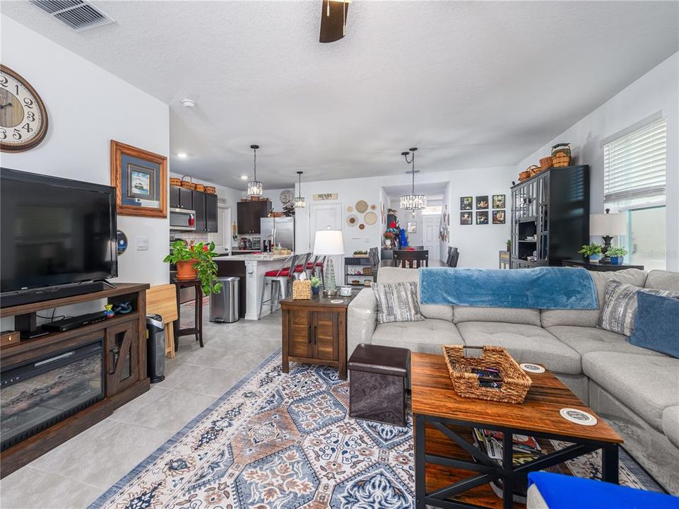 На продажу: $418,900 (5 спален, 3 ванн, 2447 Квадратных фут)