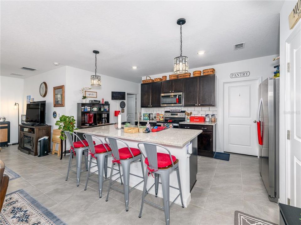 На продажу: $418,900 (5 спален, 3 ванн, 2447 Квадратных фут)