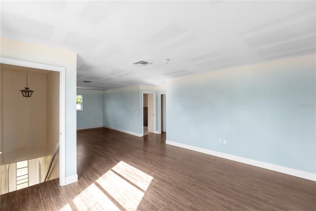 Active With Contract: $549,000 (5 beds, 3 baths, 2344 Square Feet)