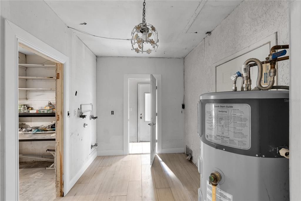 Active With Contract: $549,000 (5 beds, 3 baths, 2344 Square Feet)