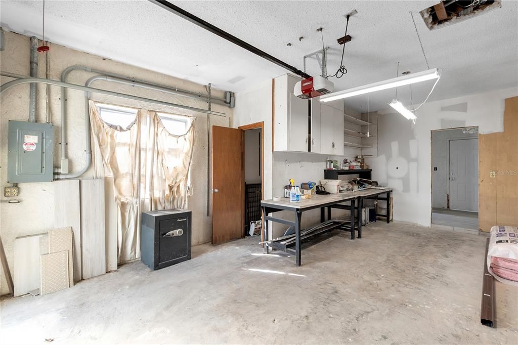 Active With Contract: $549,000 (5 beds, 3 baths, 2344 Square Feet)