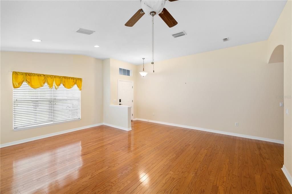 For Rent: $2,600 (4 beds, 2 baths, 2024 Square Feet)