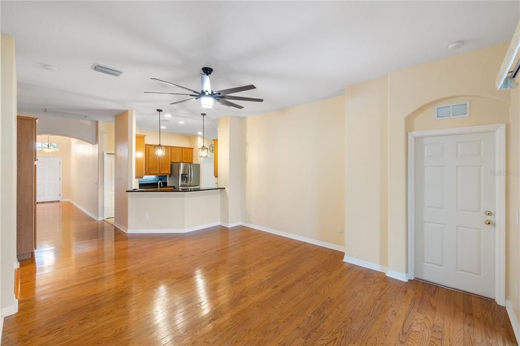 For Rent: $2,600 (4 beds, 2 baths, 2024 Square Feet)